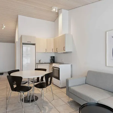 Close To Golf And Cafe Apartment